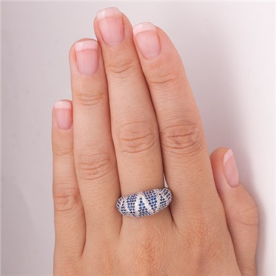 Серебряное кольцо с фианитами синего цвета 1016