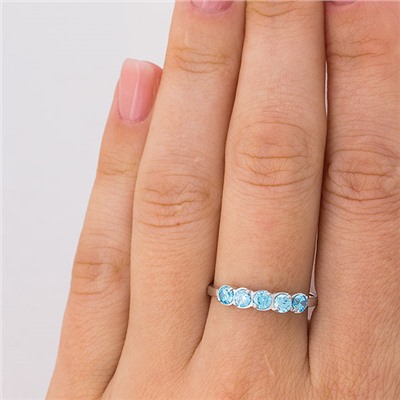 Серебряное кольцо с фианитами голубого цвета 010