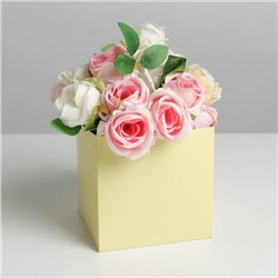 Коробка для цветов с PVC крышкой, желтая 12 х 12 х 12 см