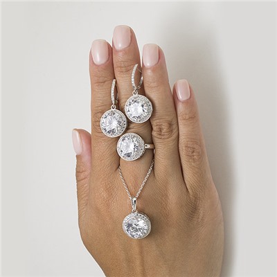 Серебряное кольцо с бесцветными фианитами - 1181