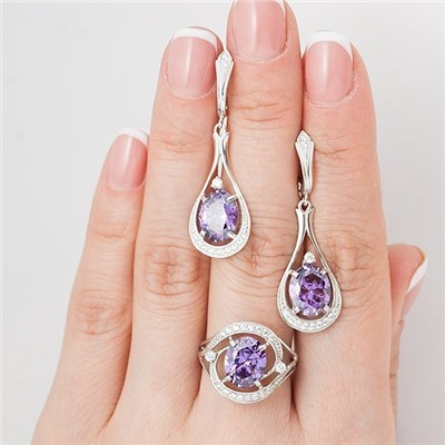 Серебряное кольцо с фианитом фиолетового цвета  377