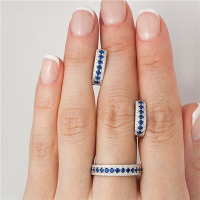 Серебряное кольцо с фианитами синего цвета 086