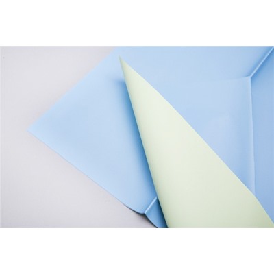 Плёнка матовая двухцветная 58х58 см, 10 листов (голубой/фисташковый)