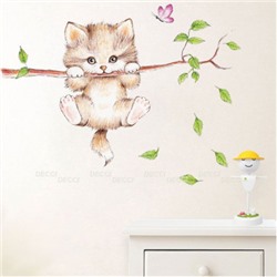 Наклейка на стену Пушистый котенок