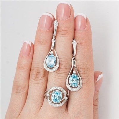 Серебряное кольцо с фианитом голубого цвета  377