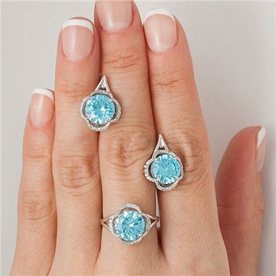 Серебряное кольцо с фианитом голубого цвета 321
