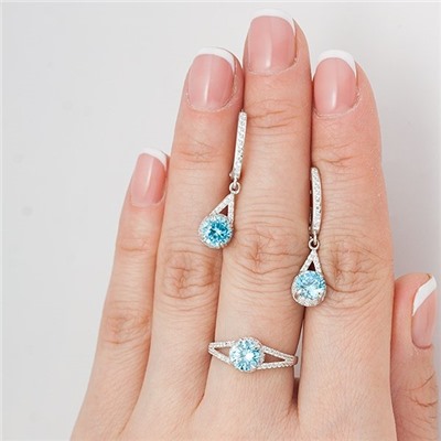 Серебряное кольцо с фианитом голубого цвета 191