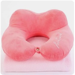 Подушка под шею розовая