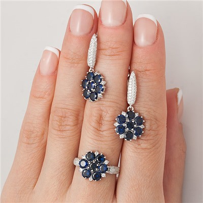 Серебряное кольцо с фианитами синего цвета  283