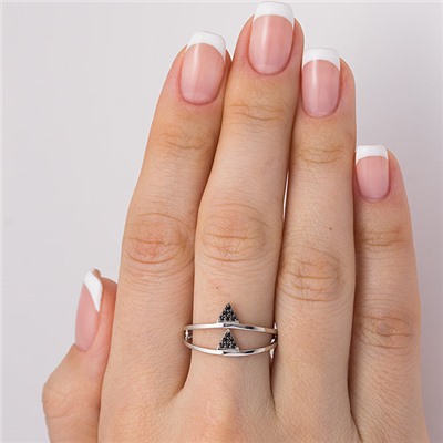 Серебряное кольцо с черными фианитами - 674