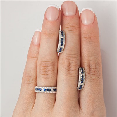 Серебряное кольцо с фианитами синего цвета 065