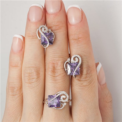 Серебряное кольцо с фианитом фиолетового цвета 103
