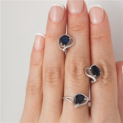 Серебряное кольцо с фианитом синего цвета 026