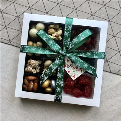 Новогодний подарочный набор "Ассорти орехов и ягод"