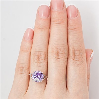 Серебряное кольцо с  фианитом фиолетового цвета - 219