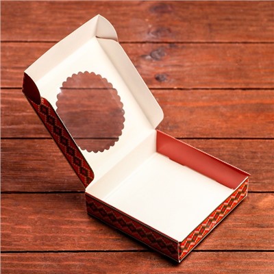 Подарочная коробка сборная с окном "Новогодний орнамент", 11,5 х 11,5 х 3 см