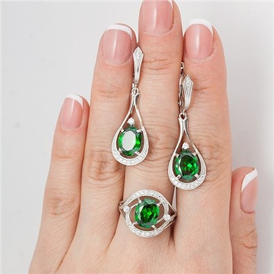 Серебряное кольцо с фианитом зеленого цвета  377