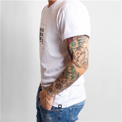 Мужская футболка с принтом - белая, размер S